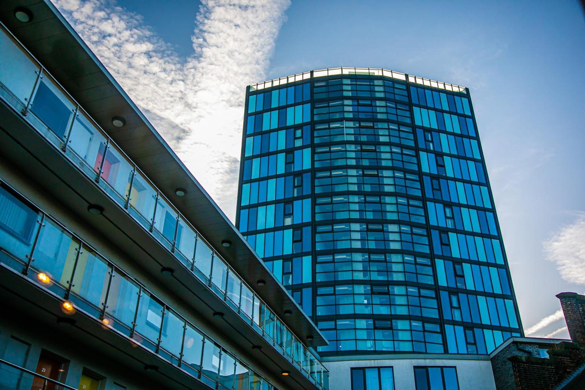Stylish 2 Bed Apt 18 - City Centre, Free Parking, Espresso Machine & Netflix - Hosted By Stay Host Save Sheffield Exterior foto