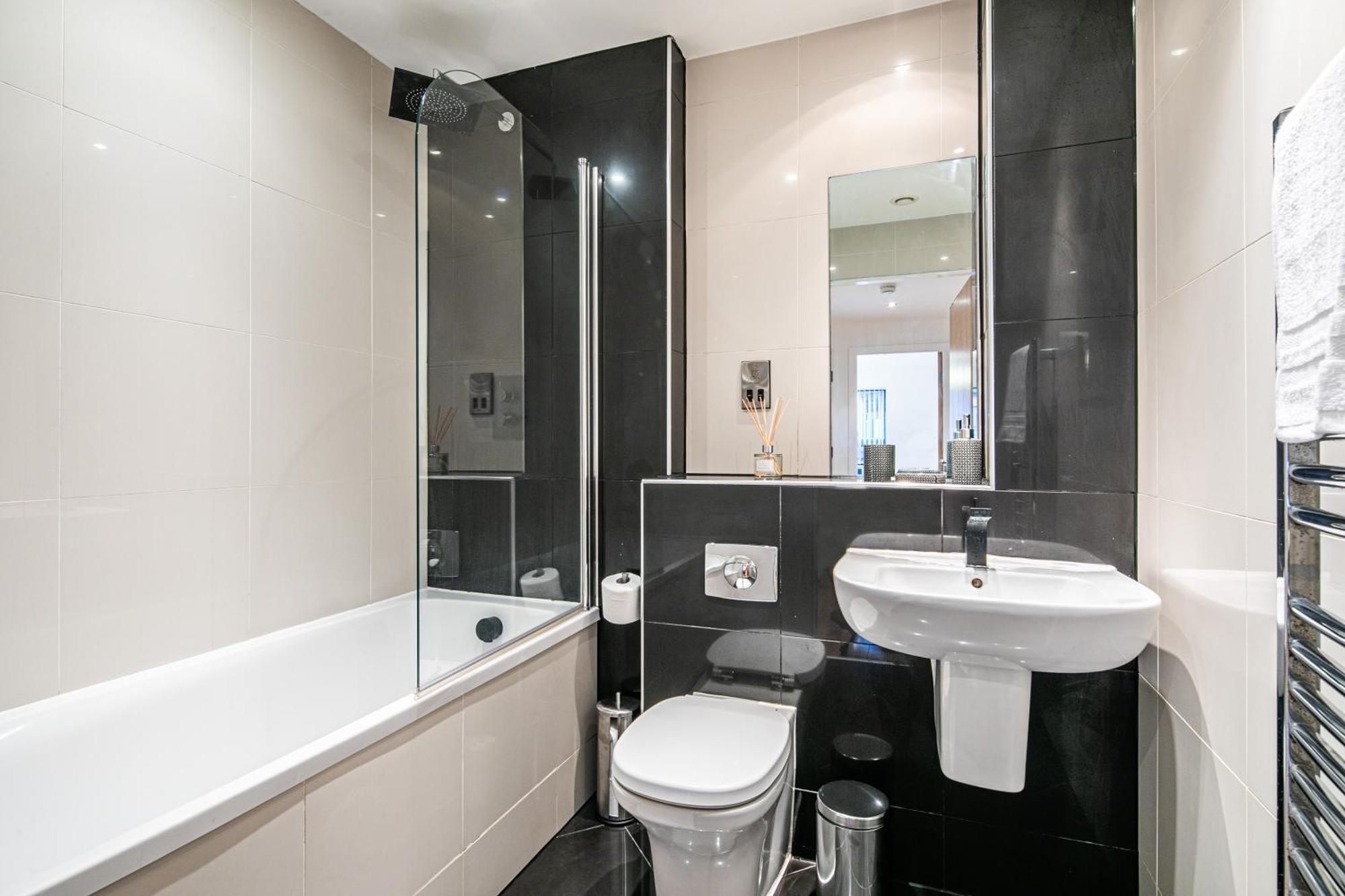 Stylish 2 Bed Apt 18 - City Centre, Free Parking, Espresso Machine & Netflix - Hosted By Stay Host Save Sheffield Exterior foto